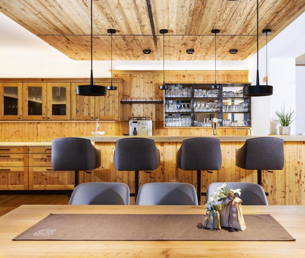 Hotel Garni Tirol Ladis Exterior photo