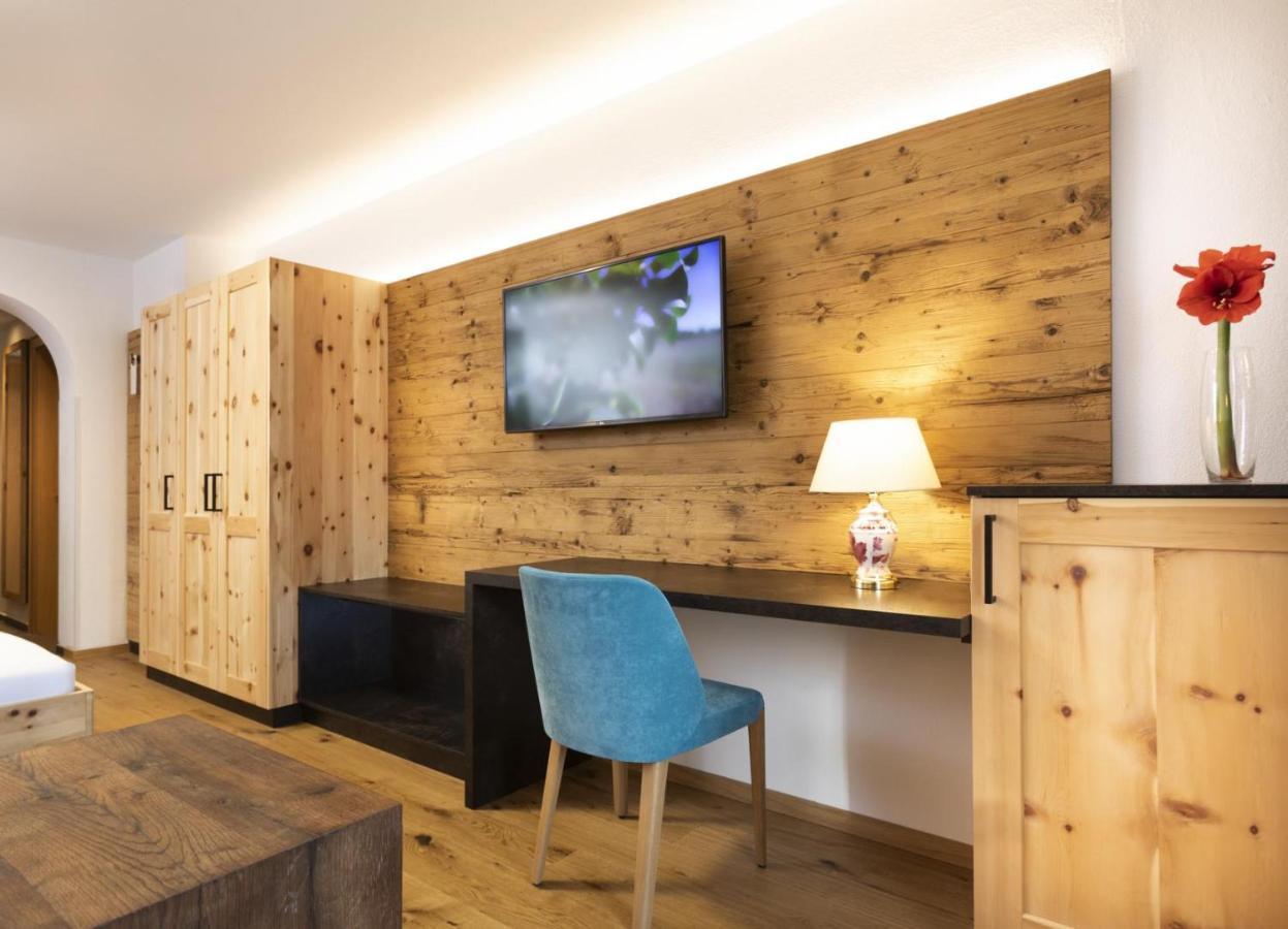 Hotel Garni Tirol Ladis Exterior photo