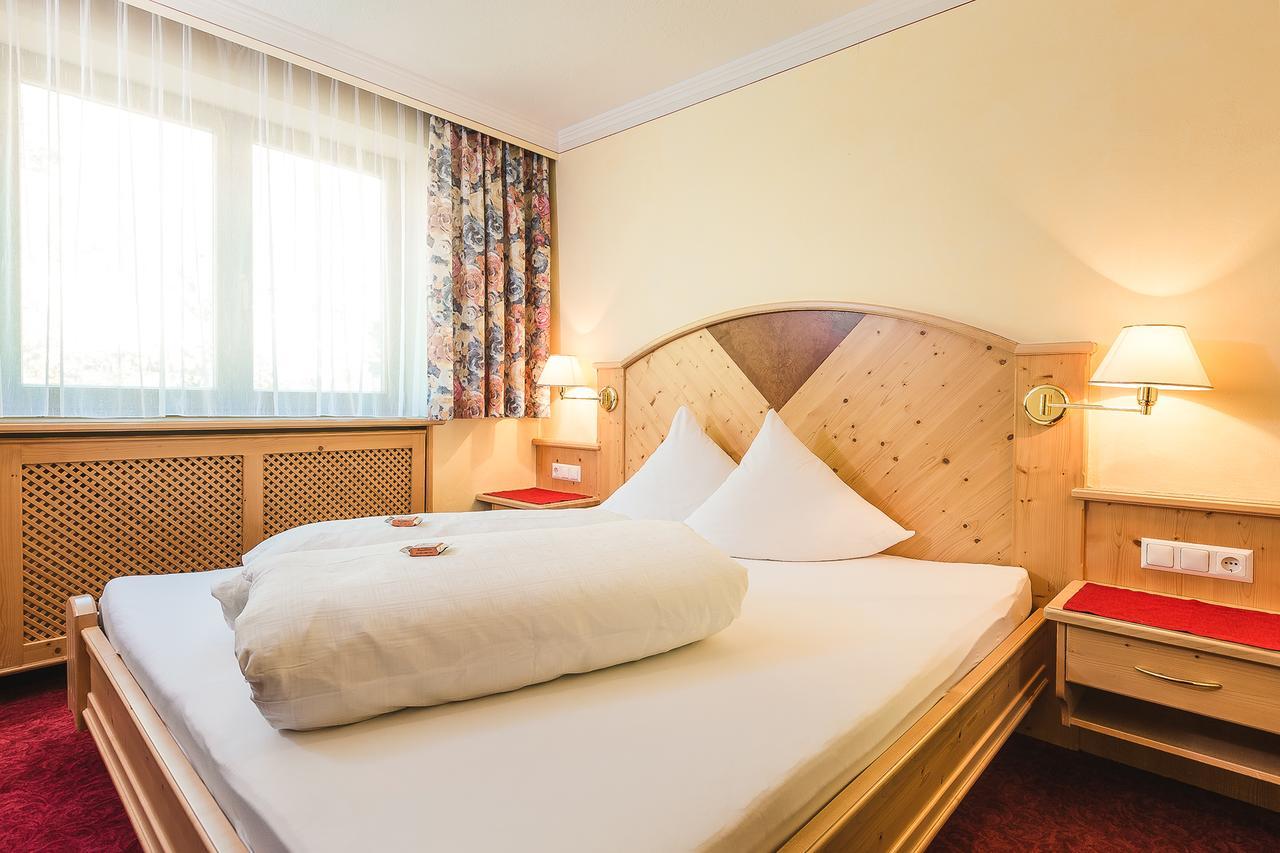Hotel Garni Tirol Ladis Exterior photo