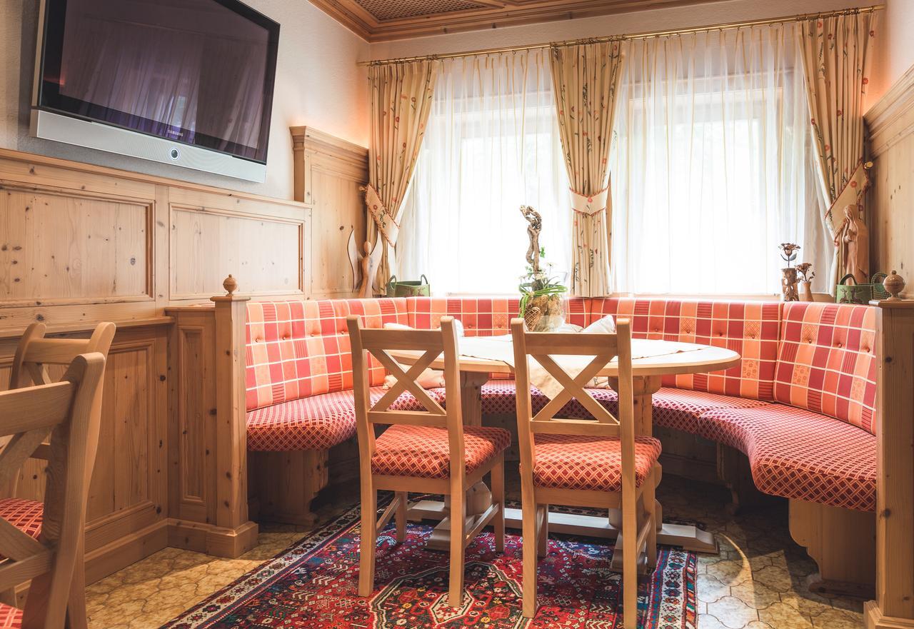 Hotel Garni Tirol Ladis Exterior photo