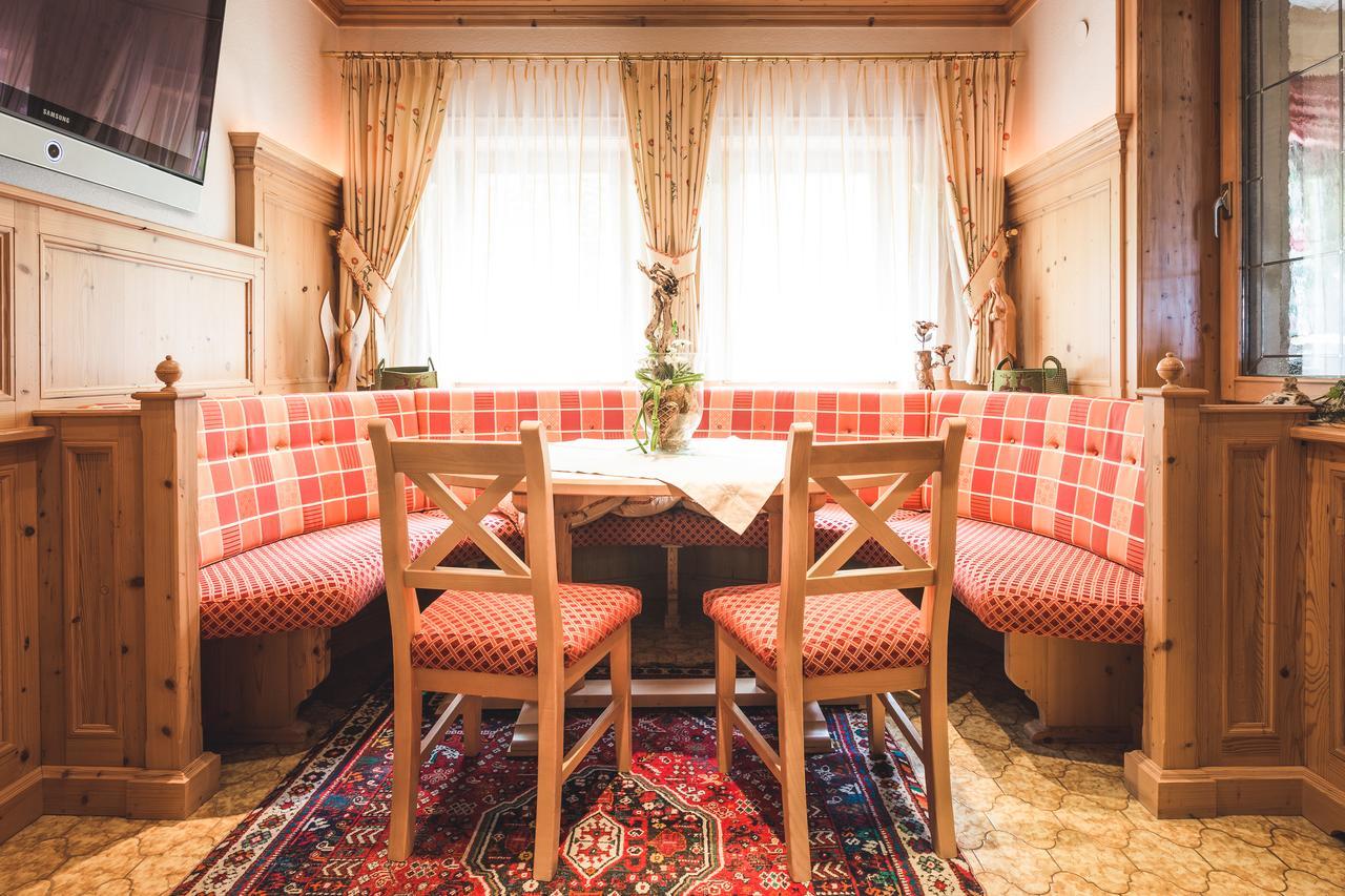 Hotel Garni Tirol Ladis Exterior photo