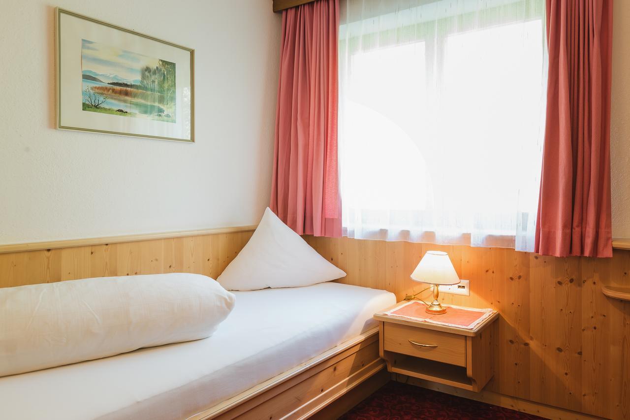 Hotel Garni Tirol Ladis Exterior photo